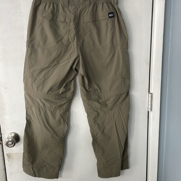 Rei Co-Op Men’s Convertible Cargo Pants - Picture 6 of 9